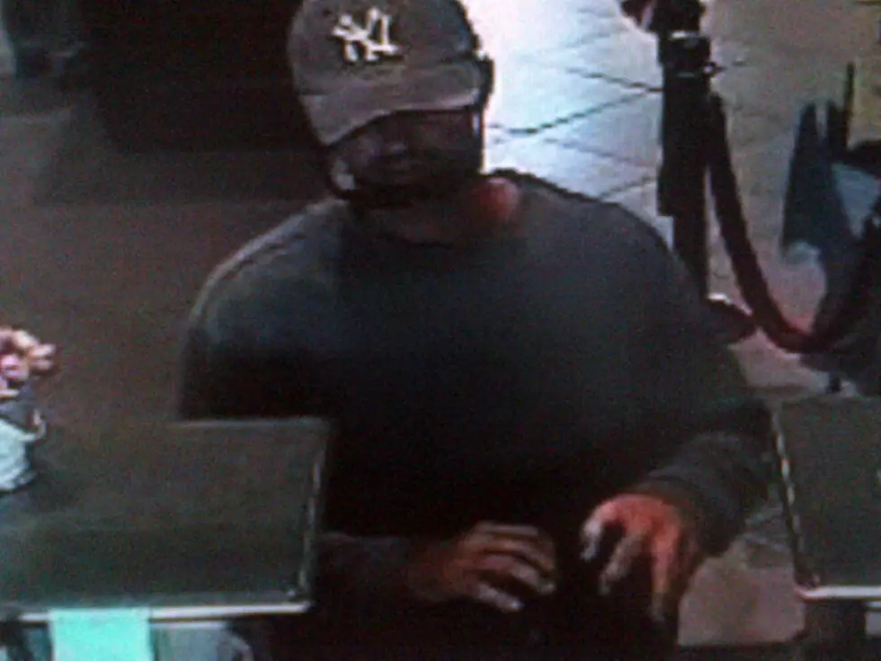 Police Search for Tom River Bank Robber [VIDEO]