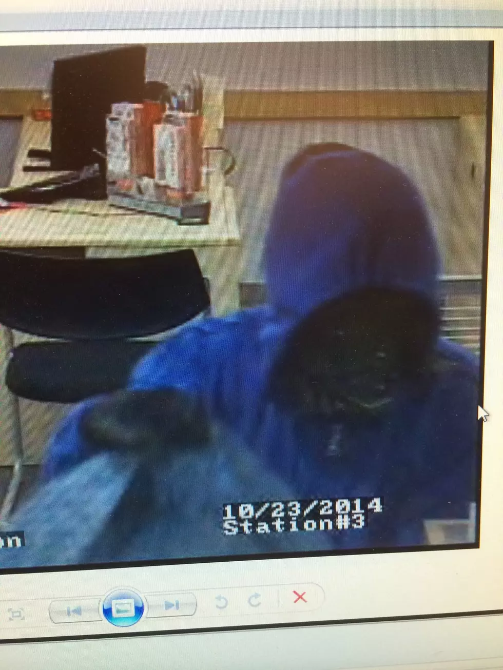 Robber Strikes a Santander Bank in Jackson