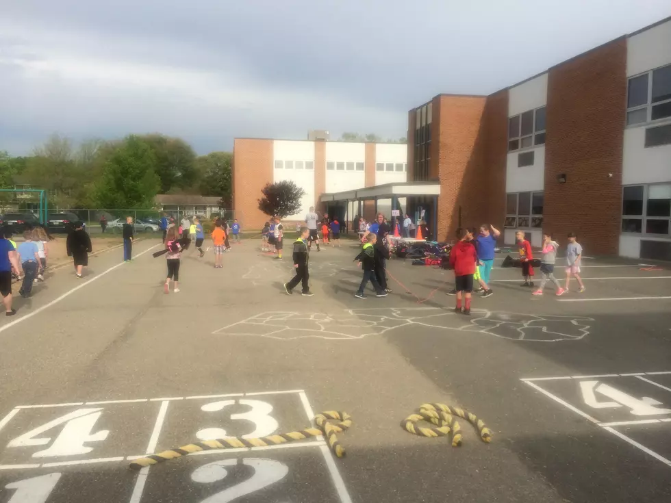 H&M Potter Teachers in Bayville Send a “Wave” to Their Students