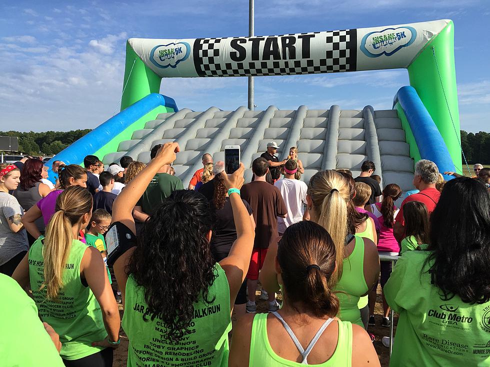 Insane Inflatable 5K at Six Flags [VIDEO]