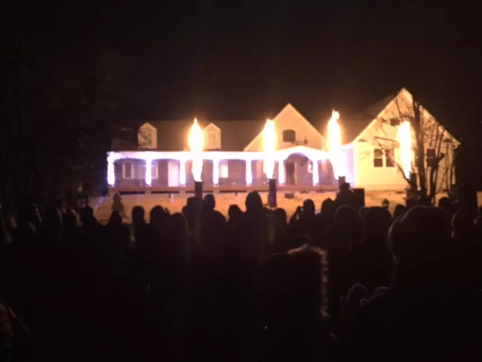 Top Moments from The Christmas Light Show in Wall