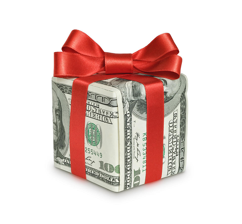 Win Santa&#8217;s Stash of Cash Worth $1000