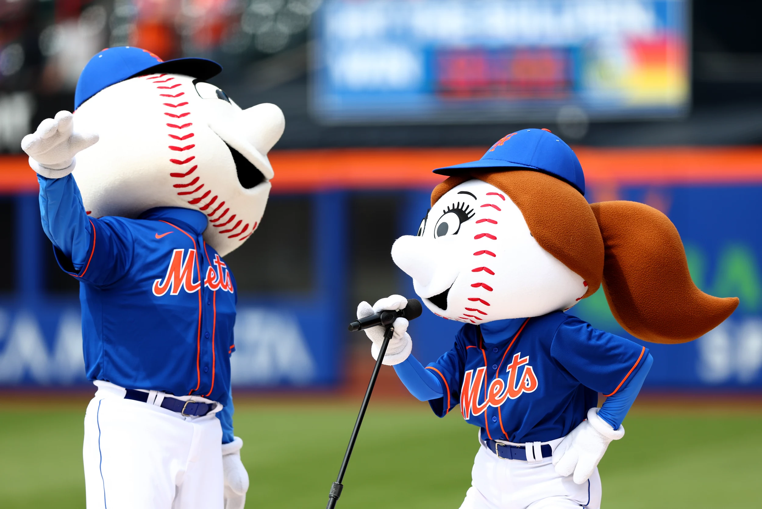 New York Mets mascot Mr. Met holding bat during game vs San Francisco  News Photo - Getty Images