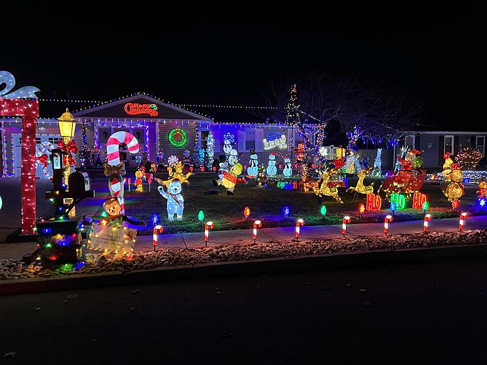 Bayville, Check Out This House Magically Decorated House for Christmas