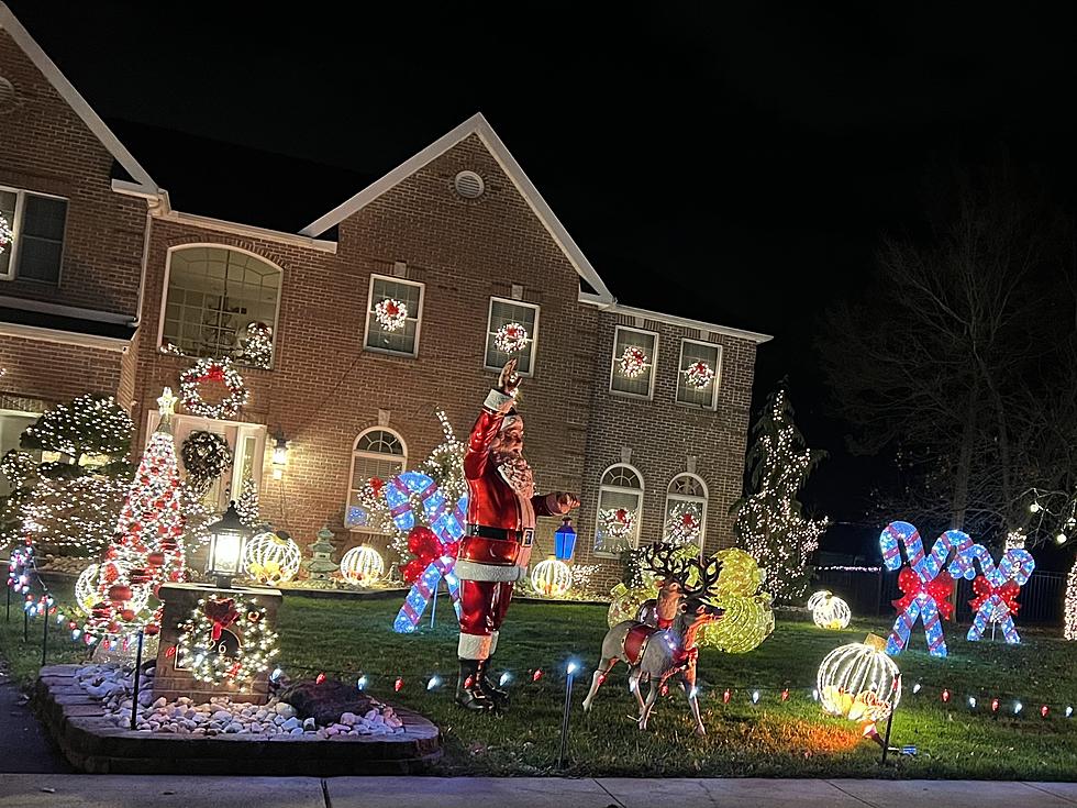 Charming Christmas Decorated House in Toms River Not to Miss