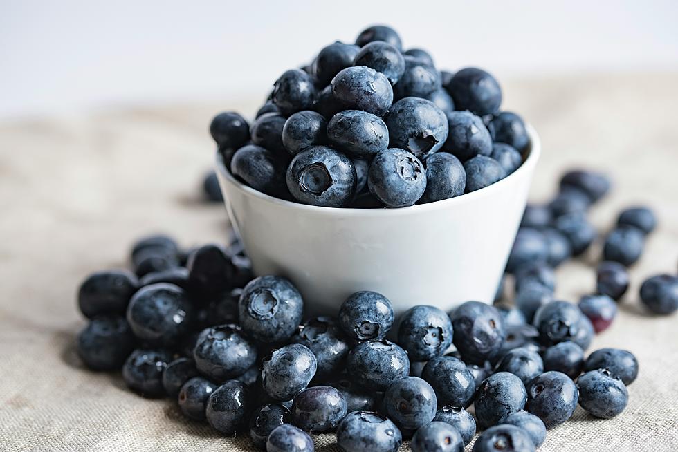 Is Squeezing Blueberries Acceptable Grocery Store Behavior?