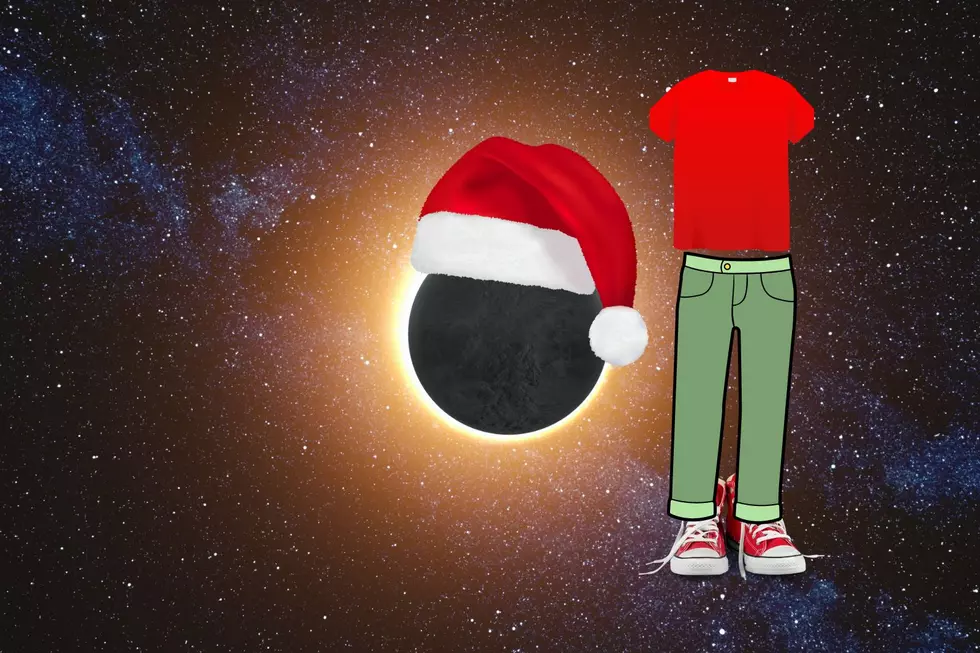 What Should You Wear During The Eclipse On Monday💚❤️