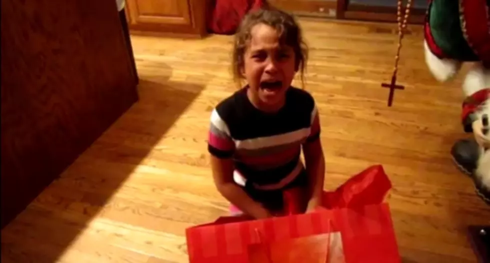 Mom Pranks Kid At Christmas [VIDEO]