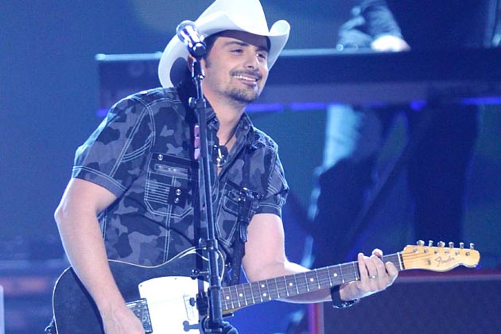 Brad Paisley Goes ‘Camouflage’ at 2012 ACM Awards