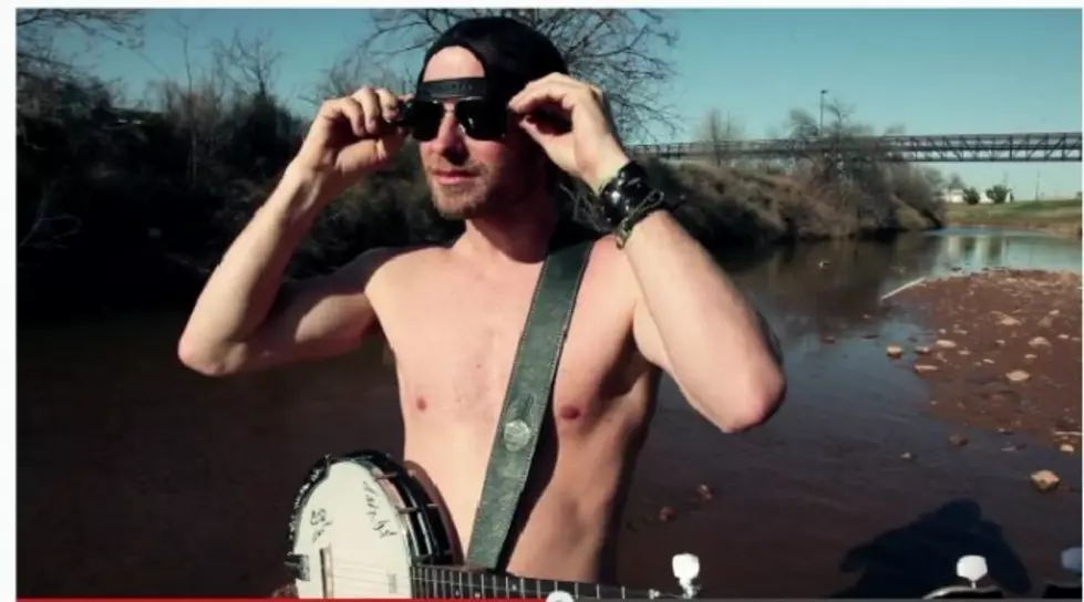 A Shirtless Dierks Bentley Plays the Banjo [VIDEO]