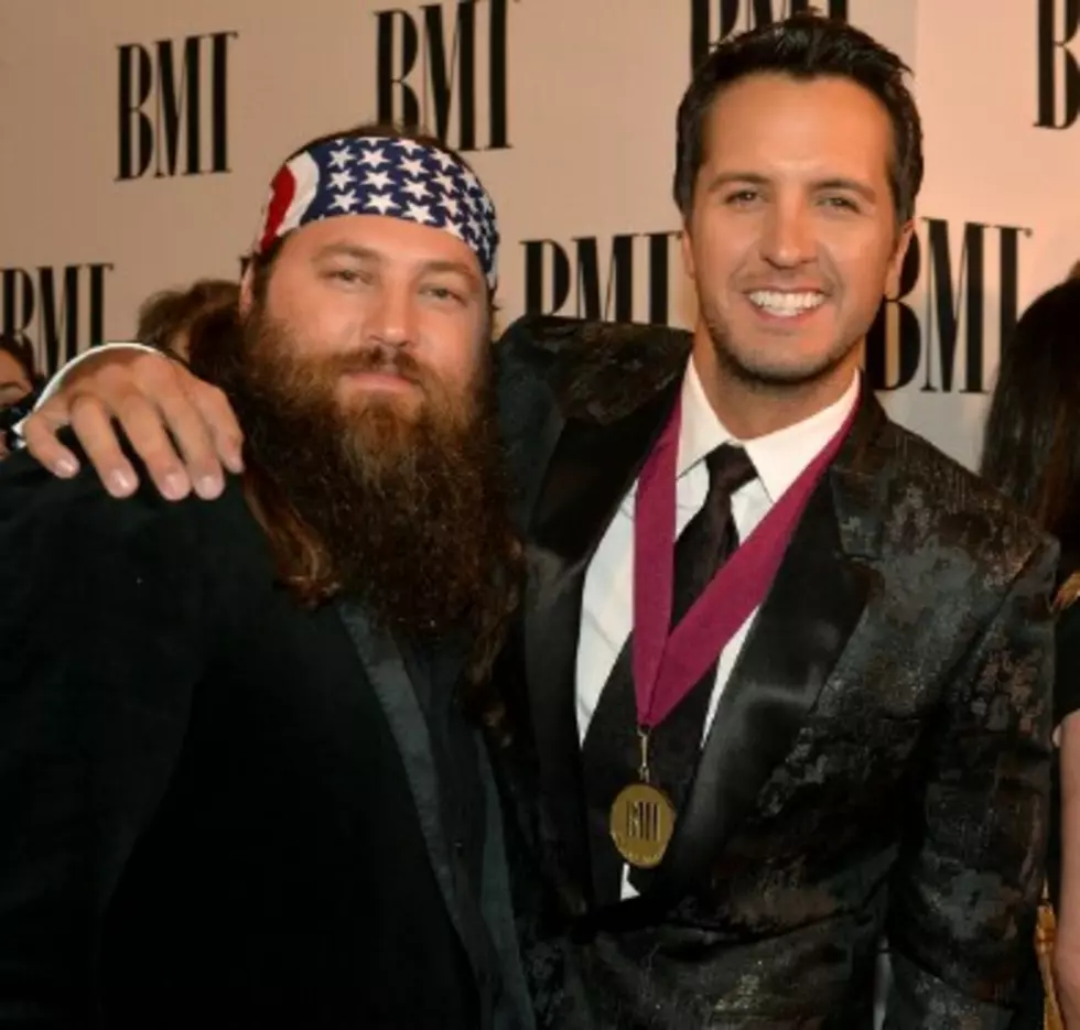 Luke Bryan and Willie Robertson Perform Unique Christmas Song [VIDEO]