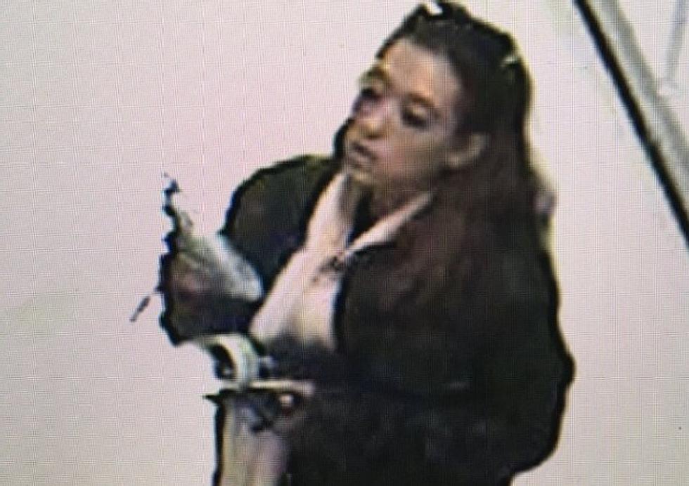 EHT Police Looking For Suspects in Credit Card Theft