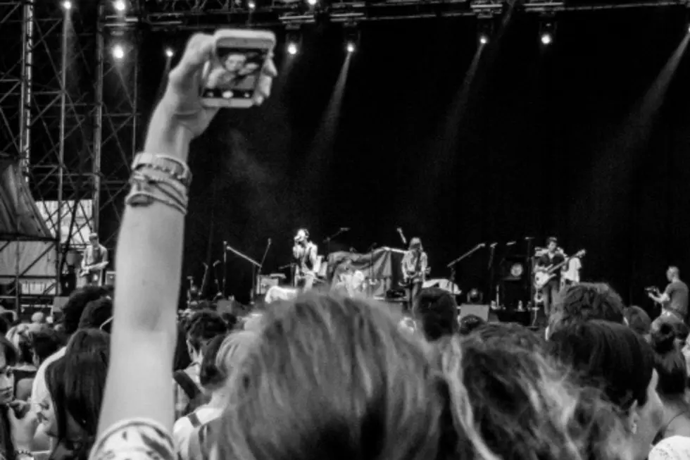 More and More Performers Are Banning Phones During Shows