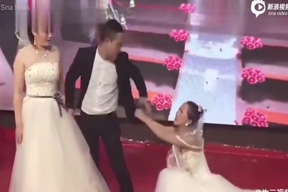 Groom&#8217;s Ex Crashes His Wedding In Her Own Wedding Dress
