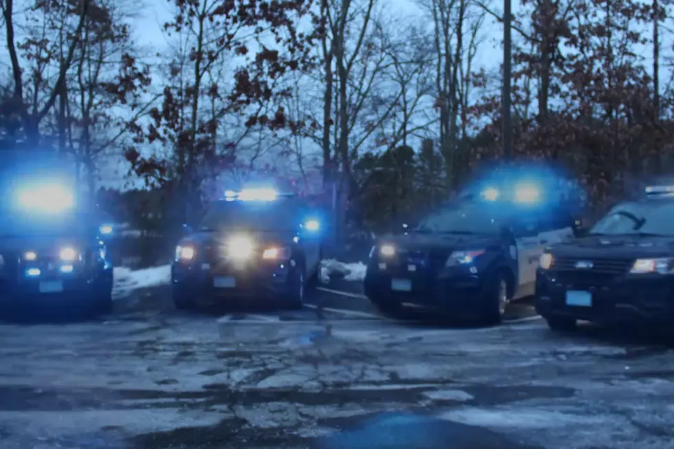 Massachusetts Police Choreograph Cop Car Christmas Light Show