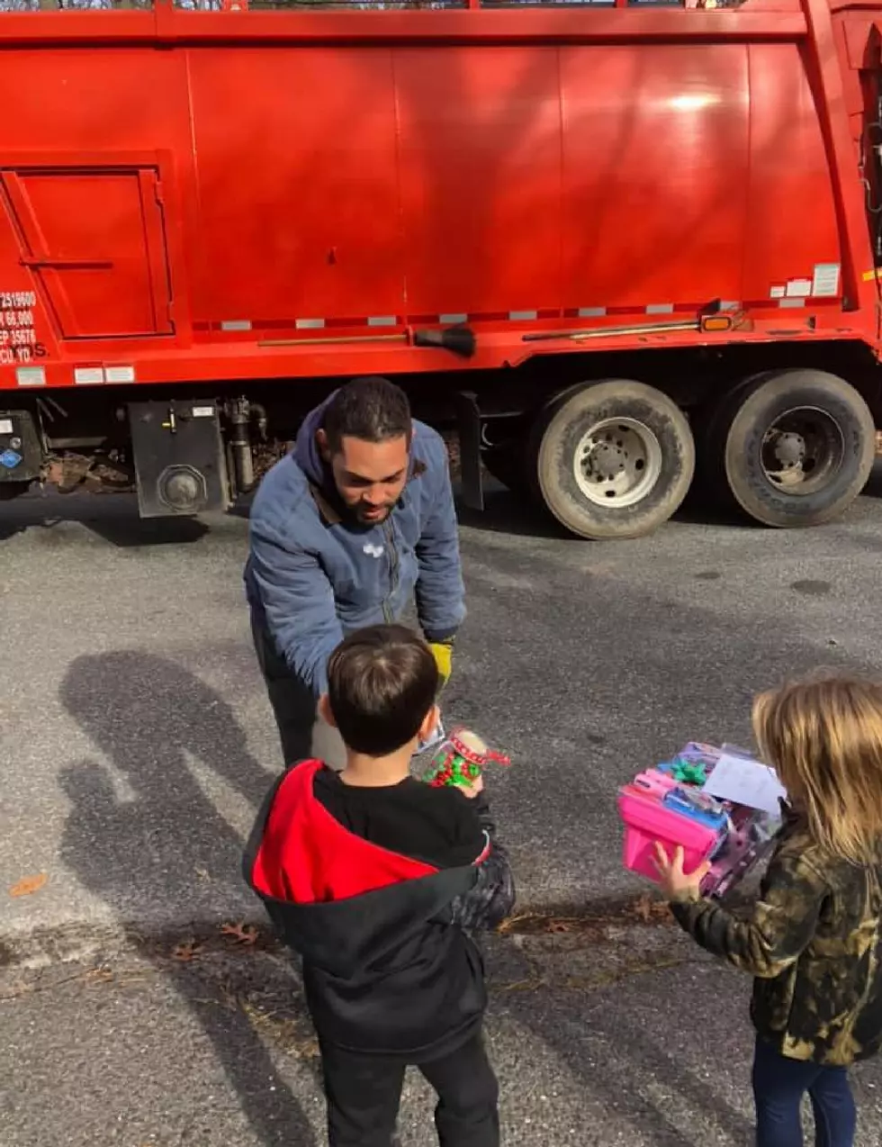 Trash Collectors in Smithville Brighten A Little Girl&#8217;s Christmas