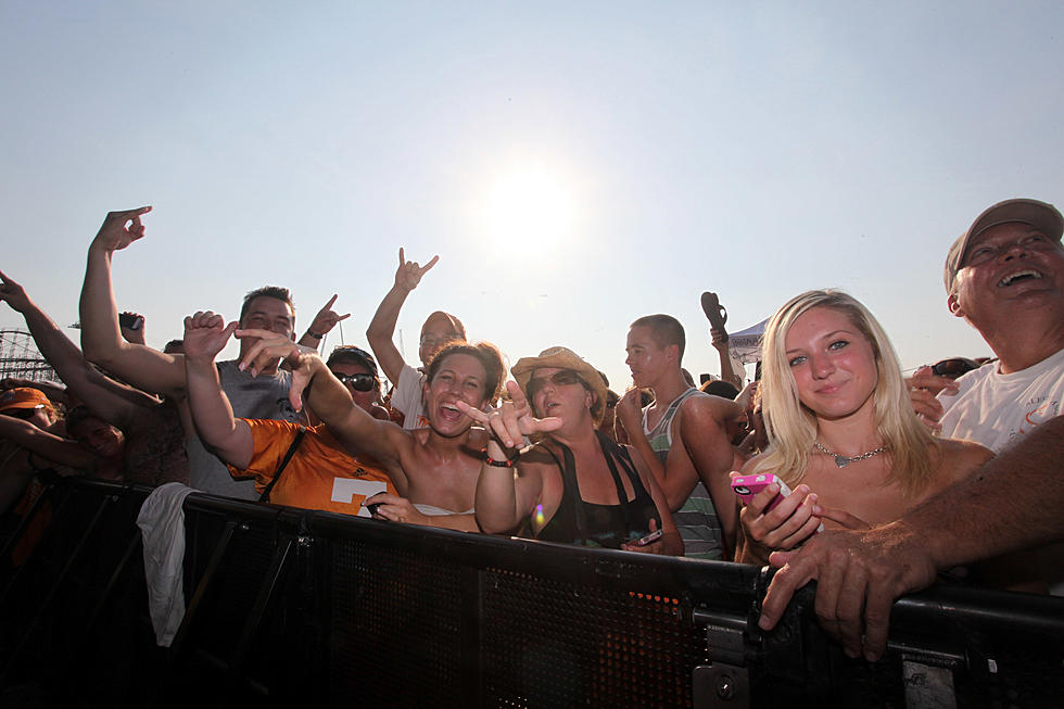 Want to Volunteer at the Barefoot Country Music Fest in Wildwood?