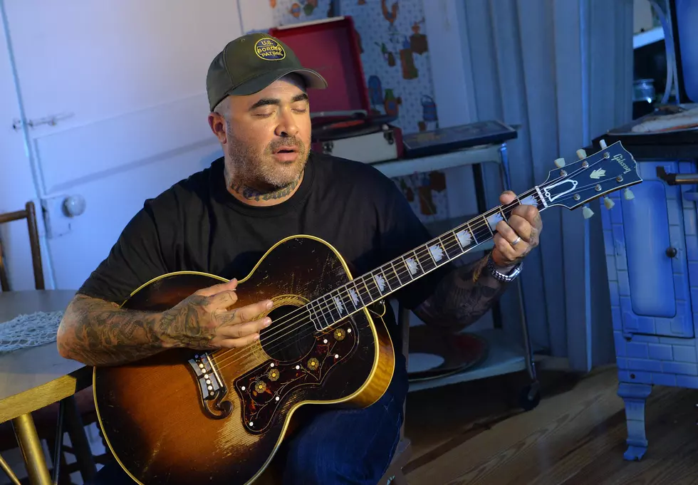 Aaron Lewis Not Afraid to Call Out Fans For Being Idiots