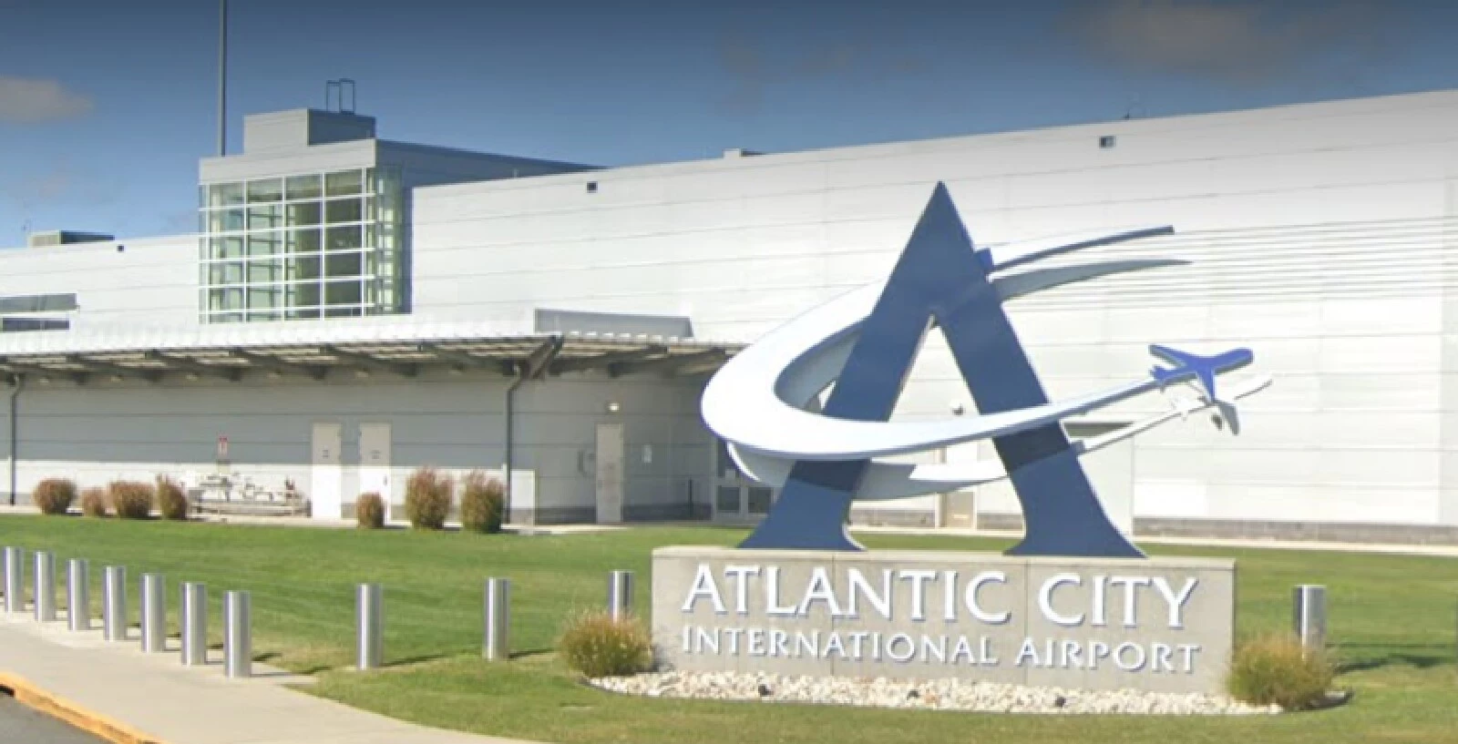 what large airports are near atlantic city