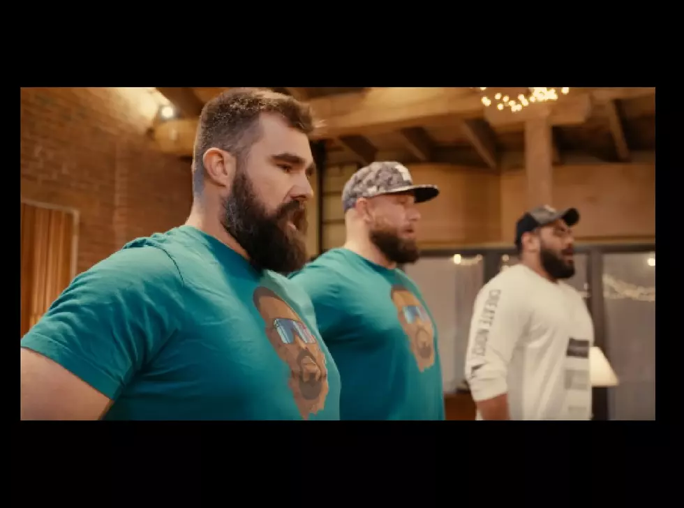 Watch Your Favorite Eagles Players Record Christmas Album