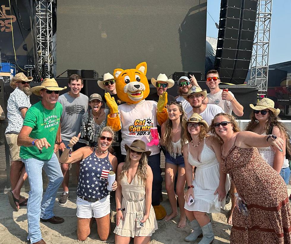 Cat Country’s Cat Photo Bombs Wildwood’s Barefoot Country Fest