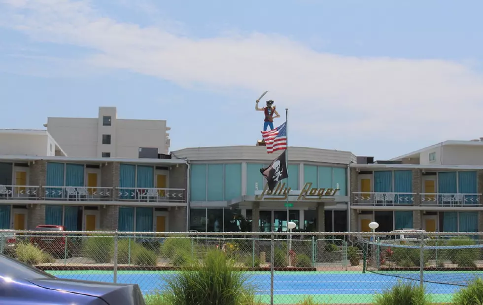 Video Nails What It’s Like in a Wildwood Motel Pool