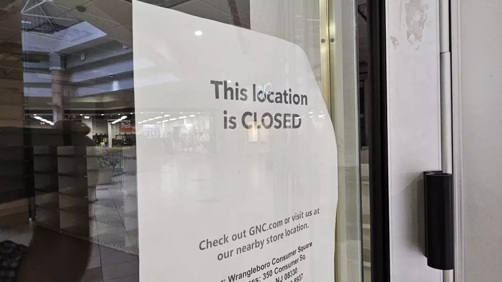 Closed store in Hamilton Mall in Mays Landing NJ - Photo: Chris Coleman