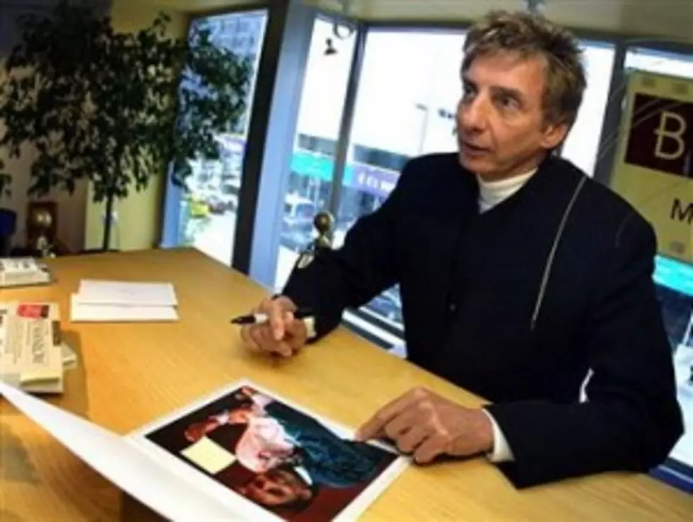 Manilow to Sit Out NYC Shows with Hip Pain-Lite Rock Extends Valentine&#8217;s Day Prize