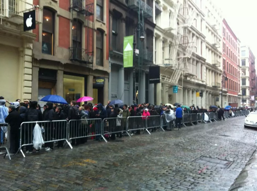 Apple Fans Buy iPad On 1st Day, Some Wait Hours [VIDEO]