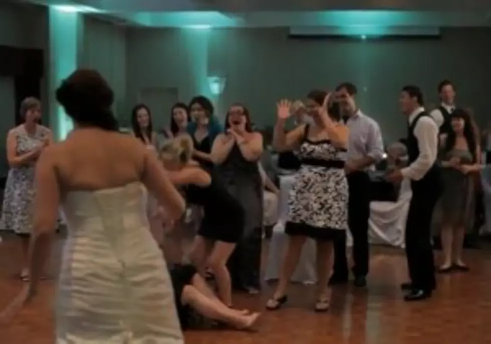 See Woman&#8217;s Embarrassing Wedding Bouquet Blunder [VIDEO]