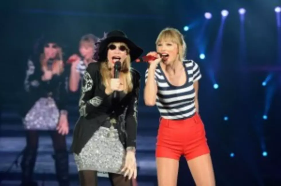 Carly Simon Joins Taylor Swift Live Onstage [VIDEO]