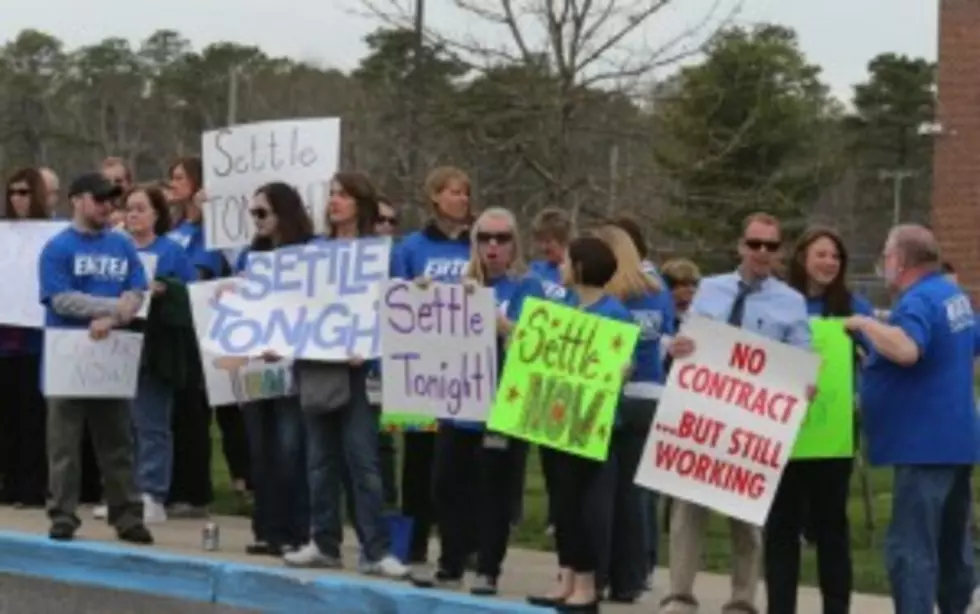EHT Teachers Protest Lack of Contract: What&#8217;s the Delay?