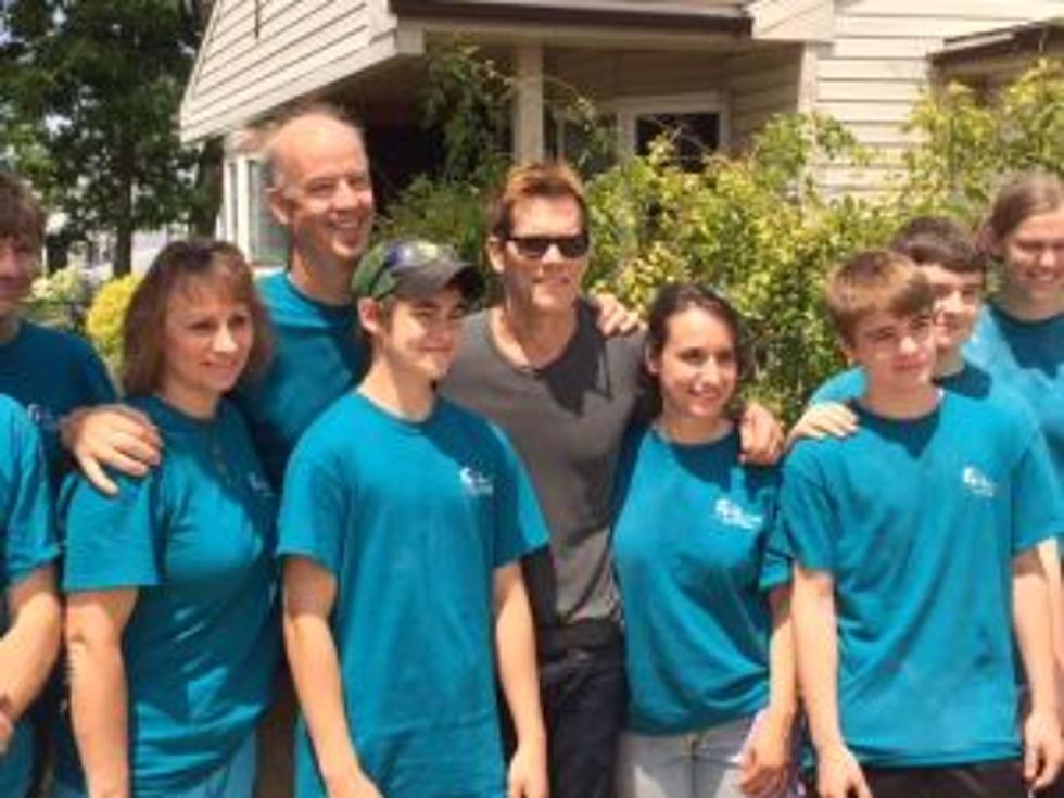 Actor Kevin Bacon Delivers Lunch to Hurricane Sandy Helpers in Atlantic City