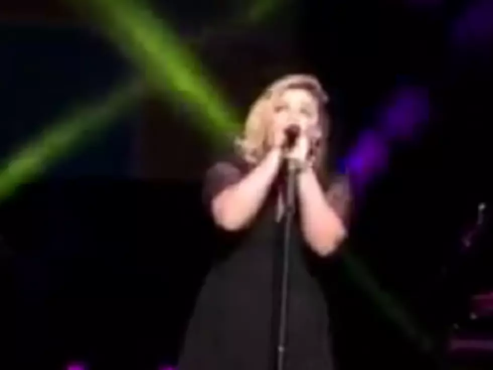 Kelly Clarkson Covers Taylor Swift [VIDEO]