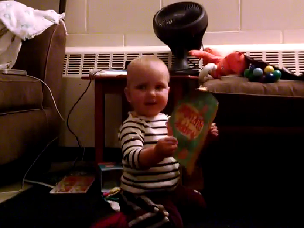 Adorable Baby Loves to Boogie [VIDEO]