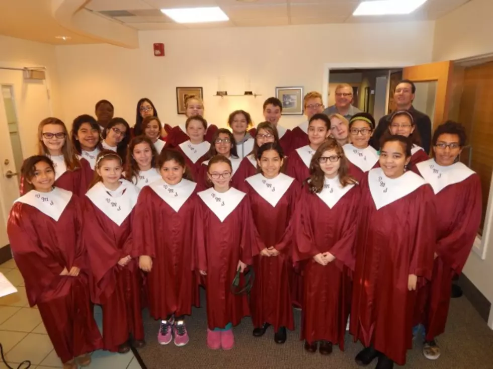 Ventnor Middle School&#8217;s Chorus Bring Tidings of Joy to Lite Rock [VIDEO]