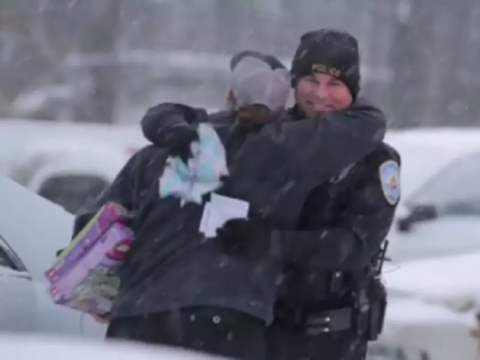 Police Surprise Motorists with Christmas Presents Instead of Tickets [VIDEO]