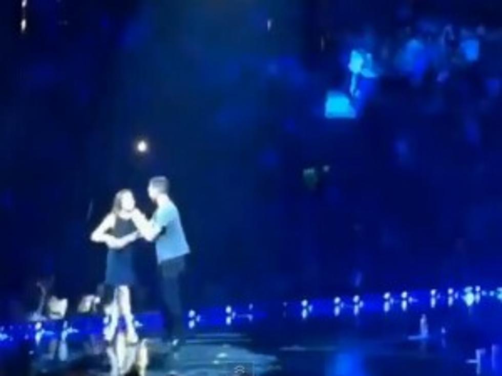 Maroon 5’s Adam Levine ‘Terrified’ By Female Fan Rushing Stage [VIDEO]