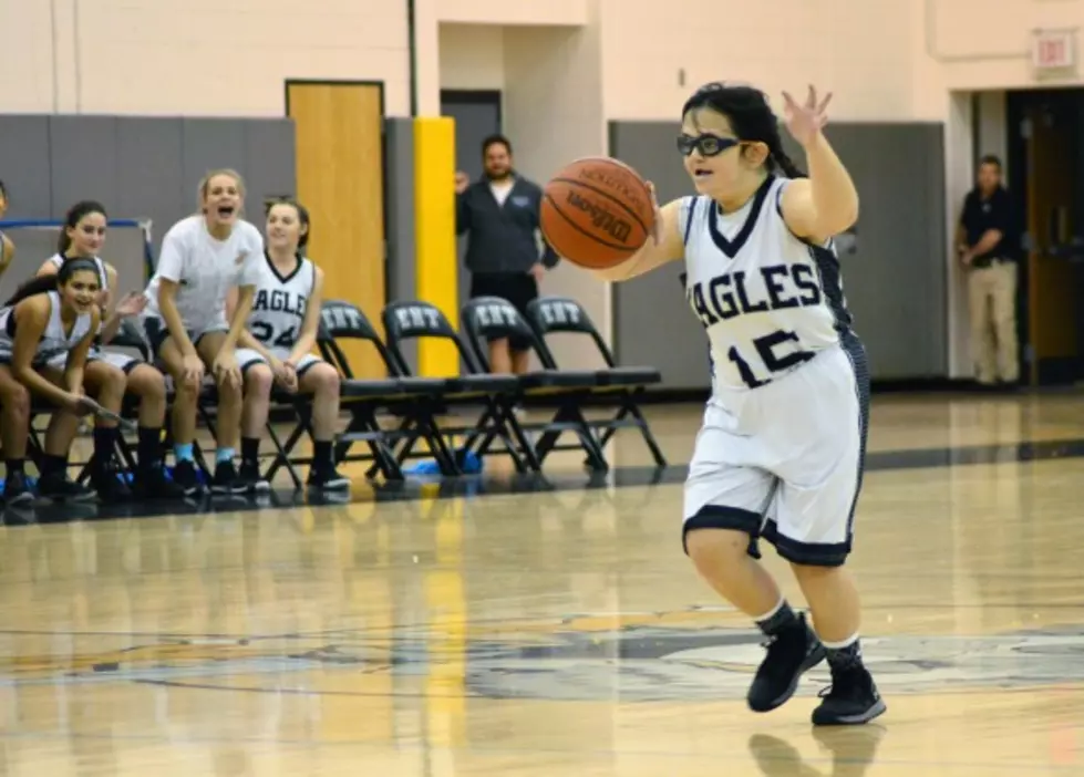 Special Needs Student Stars in EHT High Game [PHOTO]