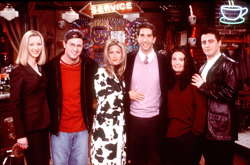 ‘Friends’ Is Being Made into an Off Broadway Show – Gabbing With Guida [WATCH]