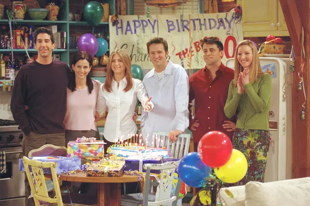 &#8216;Friends&#8217; Is Being Made into an Off Broadway Show &#8211; Gabbing With Guida [WATCH]