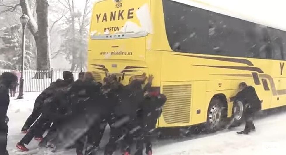 College Women&#8217;s Basketball Team Pushes Bus During Nor&#8217;Easter
