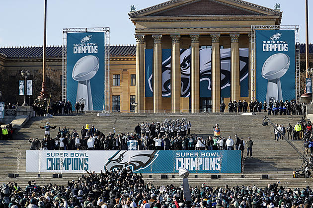 Should the 2018 Super Bowl Champs Visit The White House? [POLL]