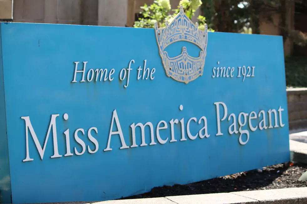 Gretchen Carlson Steps Down as Miss America Organization Chairwoman
