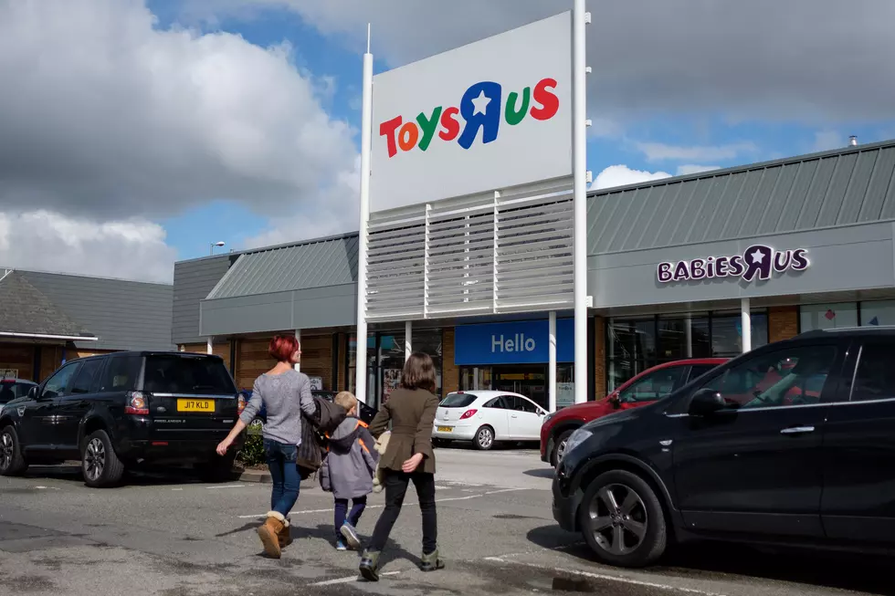 First Toys &#8216;R&#8217; Us Store Opens in New Jersey for Holiday Season
