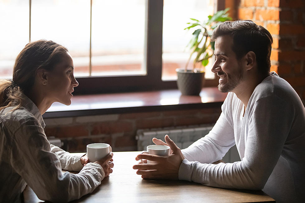 4 in 10 Women Pay Close Attention to This on First Date? 