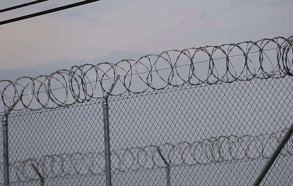 US. Atty: Prison Guard Assaulted Prisoners With &#8216;Fence Treatment&#8217;