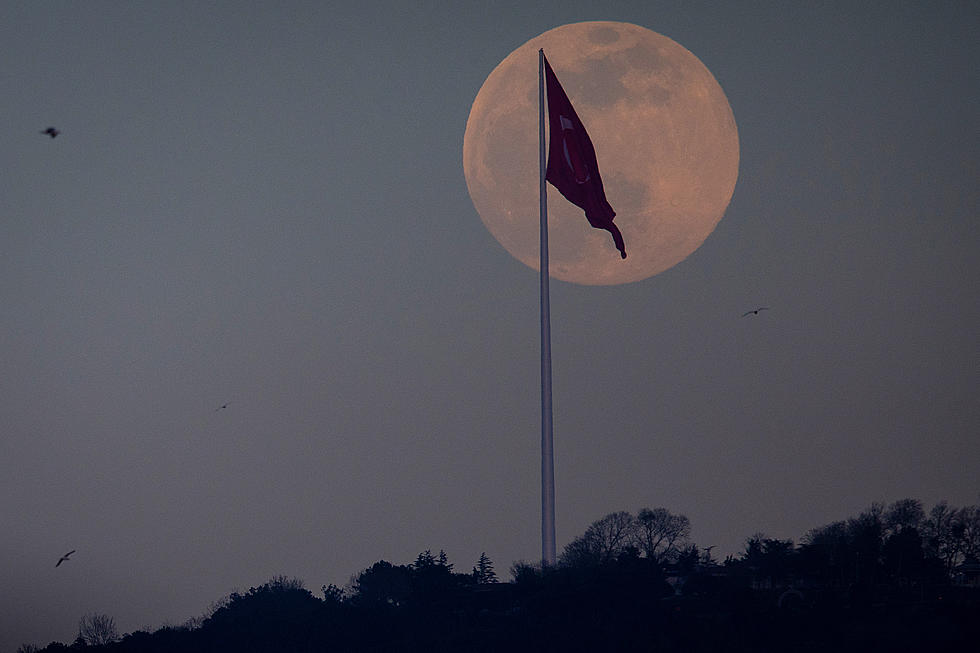 Why this Weekend's Full Moon is Called the 'Pink Moon' 