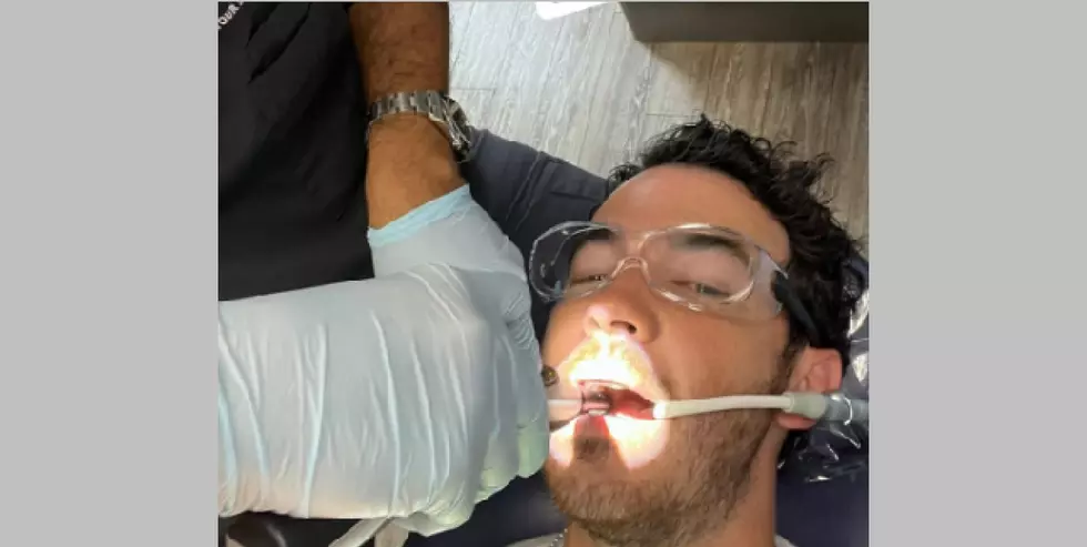 Kevin Jonas breaks tooth while vacationing in NJ