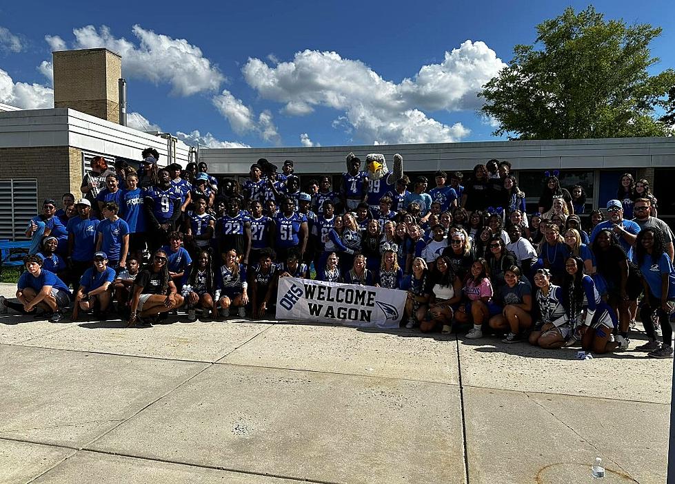 Oakcrest High&#8217;s Back to School Tradition is a Warm Welcome